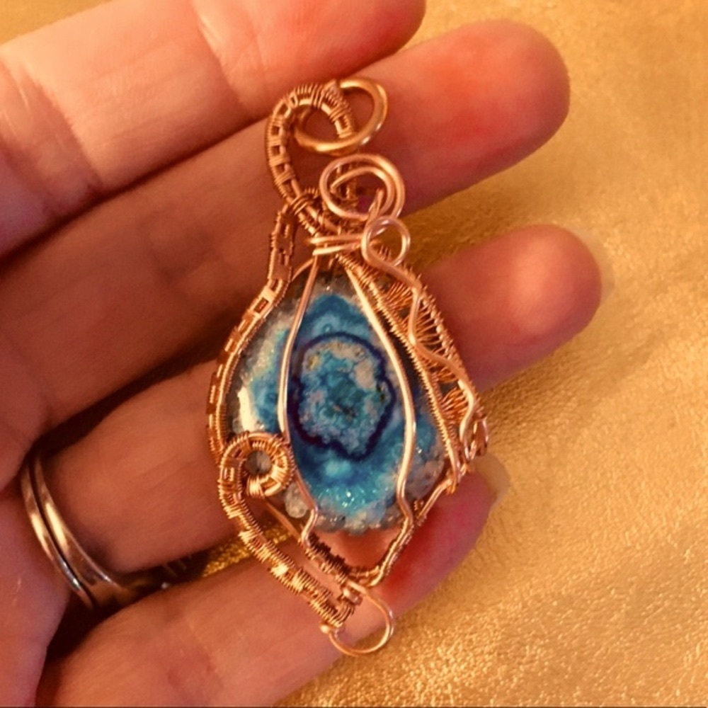 Solar Druzy Quartz Necklace with Copper Wire Design
Handmade